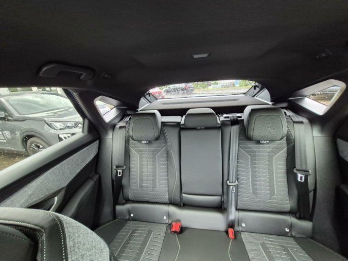 Peugeot 3008, Peugeot 3008 GT Hybrid 145 e-DCS6, barva modrá