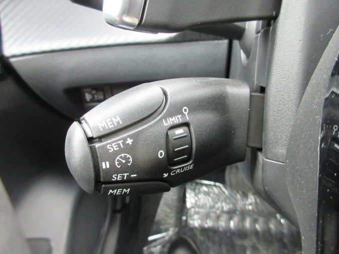 Peugeot 208, Peugeot 208 STYLE Hybrid 110 e-DCS6, barva černá