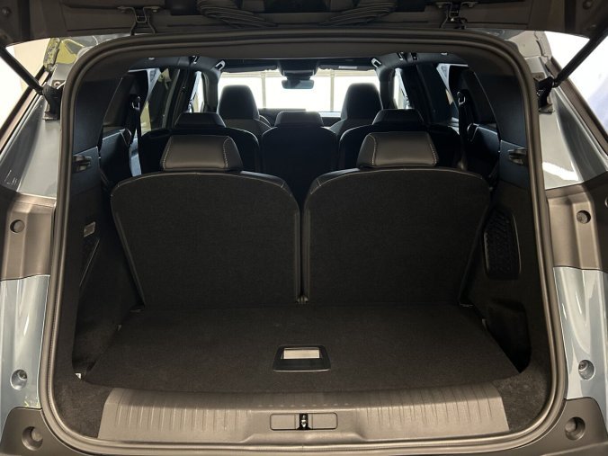 Peugeot 5008, Peugeot 5008 ALLURE Hybrid 145 e-DCS6, barva modrá