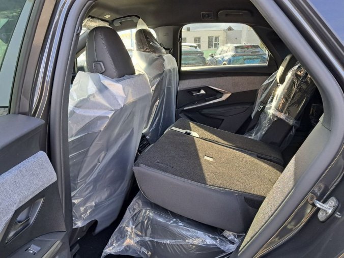 Peugeot 3008, Peugeot 3008 3008 GT Hybrid 145 e-DCS6, barva šedá