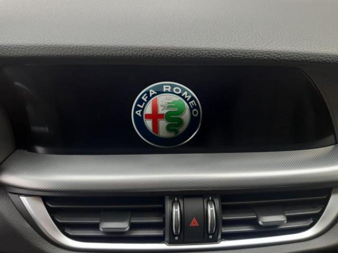 Alfa Romeo Stelvio, Veloce 4x4 2,0 280PS, barva šedá