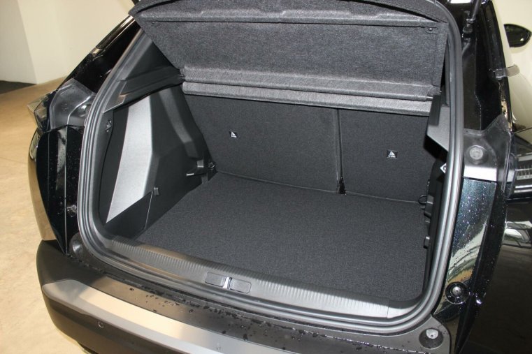 Peugeot 2008, Peugeot 2008 ALLURE Hybrid 136 e-DCS6, barva černá