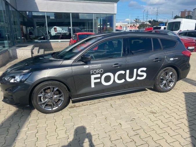 Ford Focus, Focus ST-line 1.5 EcoBoost, barva šedá