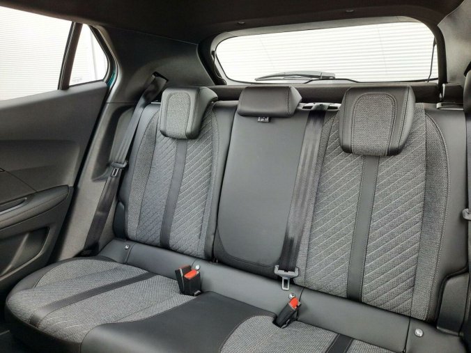 Peugeot 2008, Peugeot 2008 ALLURE PureTech 100 S&S MAN6, barva modrá