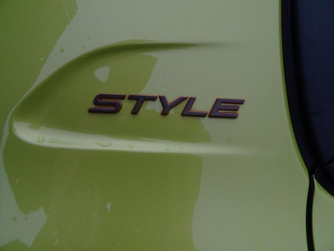 Peugeot 208, Peugeot 208 STYLE PureTech 100k MAN6, barva žlutá