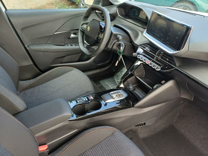 Peugeot 208, Peugeot 208 Style Elektro 100kW/136k, barva bílá