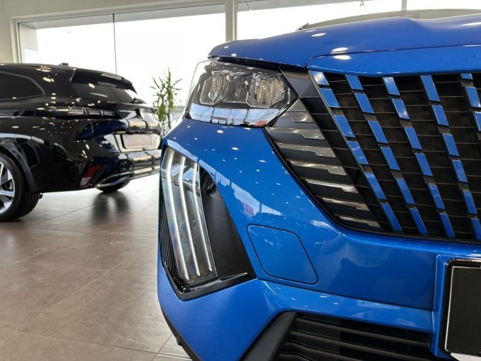 Peugeot 2008, Peugeot 2008 ALLURE 115kW, e-dojezd 405km, barva modrá