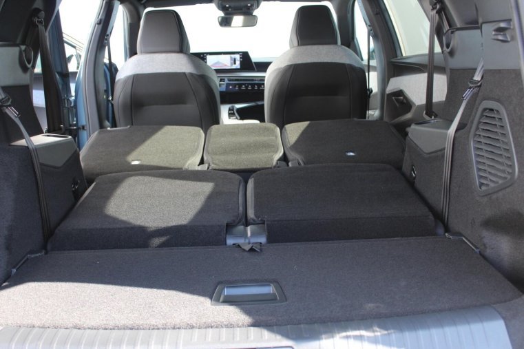 Peugeot 5008, Peugeot 5008 ALLURE Hybrid 145k e-DCS6, barva modrá