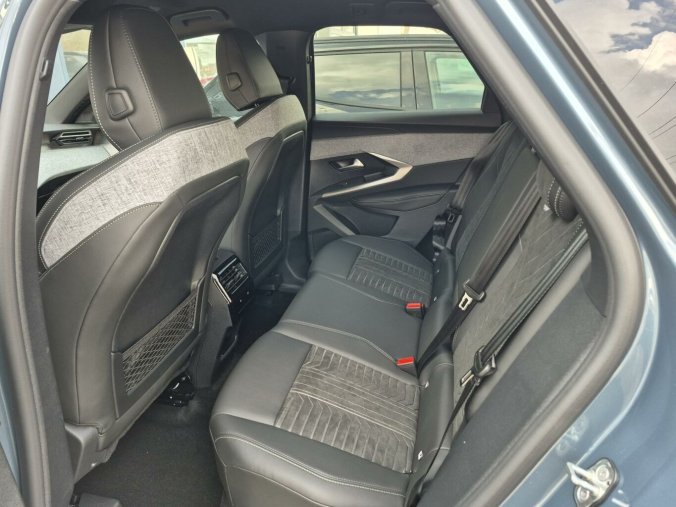 Peugeot 3008, Peugeot 3008 GT Hybrid 136 e-DCS6, barva modrá
