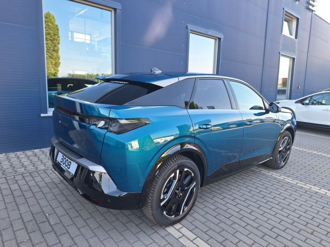 Peugeot 3008, Peugeot 3008 GT Elektromotor 157 kW / 210 k, barva modrá