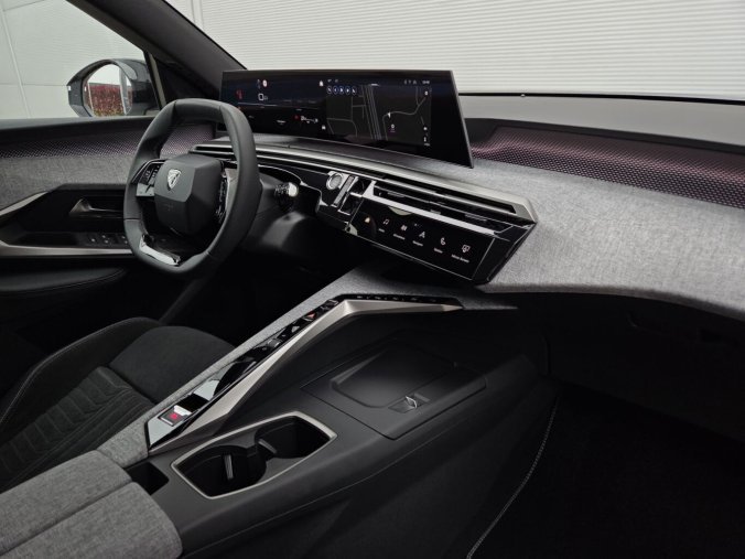 Peugeot 5008, Peugeot 5008 5008 GT Hybrid 145 e-DCS6, barva bílá