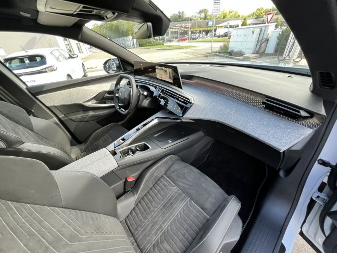 Peugeot 5008, Peugeot 5008 GT Hybrid 145 e-DCS6, barva bílá
