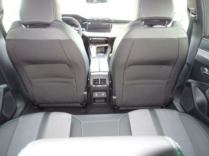 Peugeot 408, Peugeot 408 ALLURE Hybrid 145k e-DCS6, barva šedá