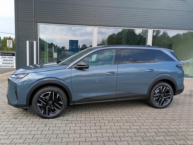 Peugeot 5008, Peugeot 5008 ALLURE Hybrid 145 e-DCS6, barva modrá