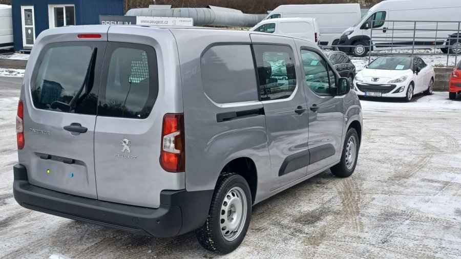 Peugeot Partner, Peugeot Partner Polocombi L2 1000 1.5 BlueHDi, barva šedá