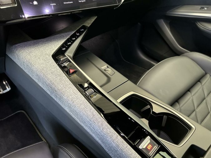 Peugeot 5008, Peugeot 5008 E-5008 GT - masážní sedadla, barva šedá
