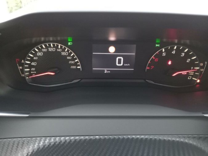 Peugeot 2008, Peugeot 2008 Style PurTech 100 k, barva červená