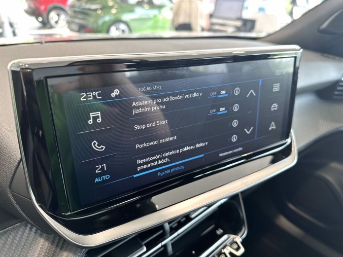 Peugeot 2008, Peugeot 2008 STYLE 100 koní, 7let záruka, barva bílá