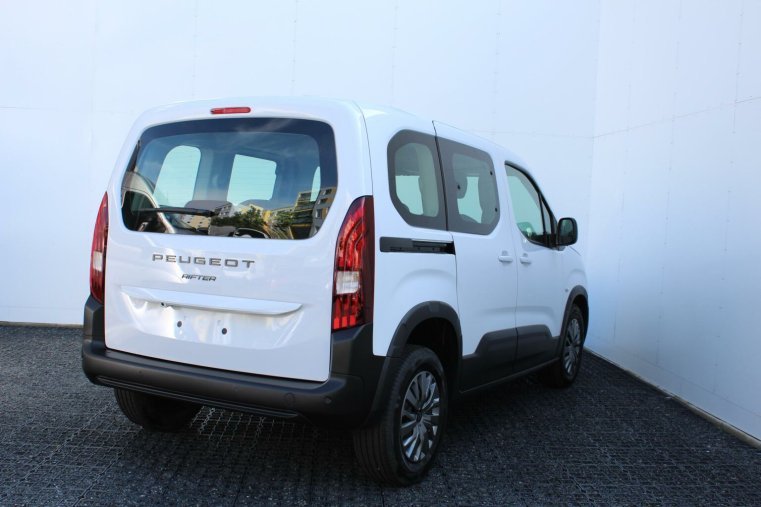 Peugeot Rifter, Peugeot Rifter ALLURE BlueHDi 130 MAN6 N1, barva zelená