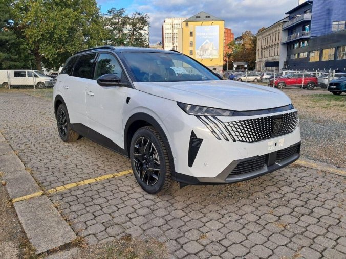 Peugeot 5008, Peugeot 5008 GT Hybrid 136 e-DCS6, barva bílá