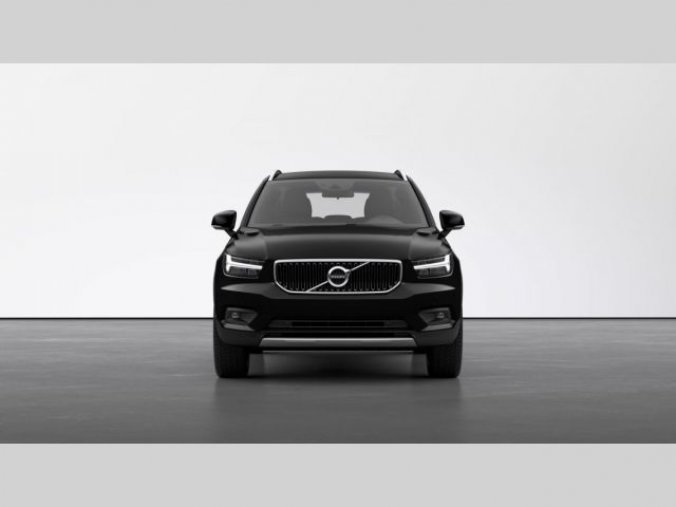 Volvo XC40, T3 1.5L 163 HP MOMENTUM PRO AT, barva černá