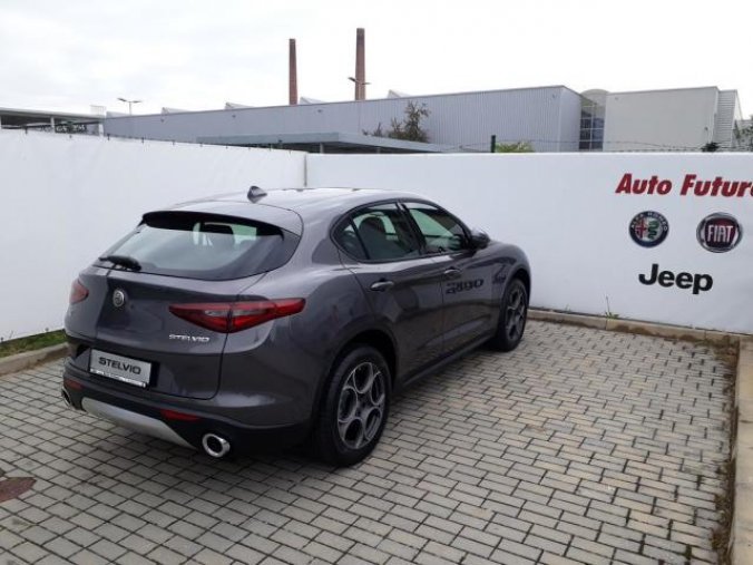 Alfa Romeo Stelvio, 2.0 200PS Super benzín 4x4 AT, barva šedá