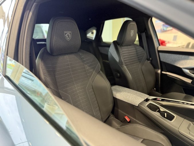 Peugeot 3008, Peugeot 3008 GT Hybrid 145k, Vision 360°, barva modrá