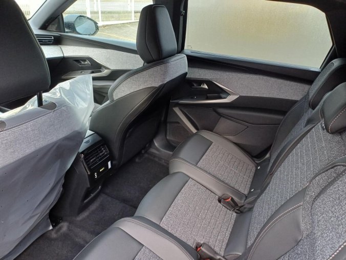 Peugeot 5008, Peugeot 5008 BUSINESS Hybrid 145 e-DCS6, barva modrá