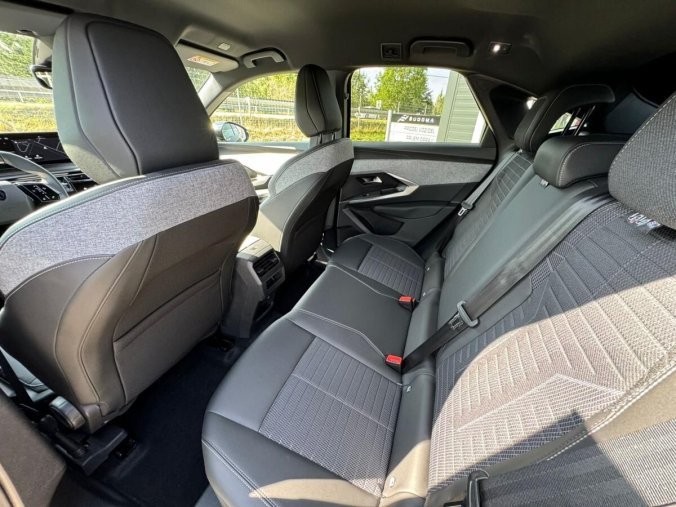 Peugeot 3008, Peugeot 3008 ALLURE Hybrid 136 e-DCS6, barva šedá