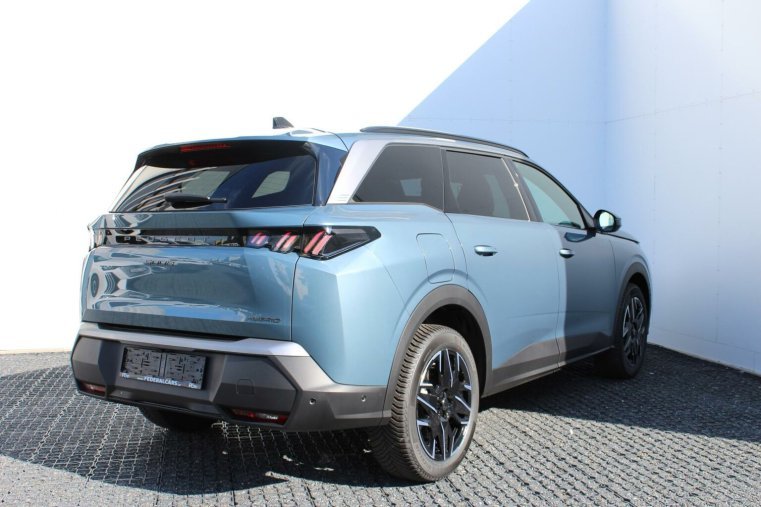 Peugeot 5008, Peugeot 5008 ALLURE Hybrid 145k e-DCS6, barva modrá