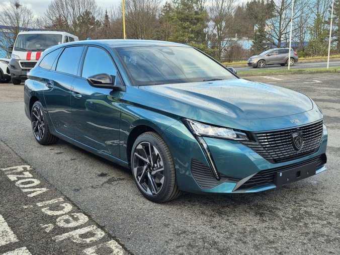 Peugeot 308, Peugeot 308 SW ALLURE Hybrid 145 e-DCS6, barva zelená
