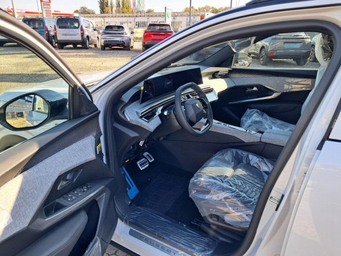 Peugeot 5008, Peugeot 5008 5008 GT Hybrid 145 e-DCS6, barva bílá