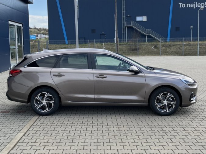 Hyundai i30, 1,5 T-GDI 117 kW iMT MHEV, barva bronzová