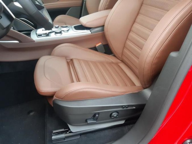 Alfa Romeo Stelvio, Veloce 4x4 2,0 280PS,nový mod., barva červená