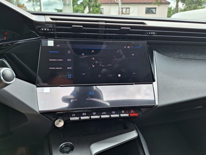 Peugeot 408, Peugeot 408 ALLURE Hybrid 145 e-DCS6, barva bílá