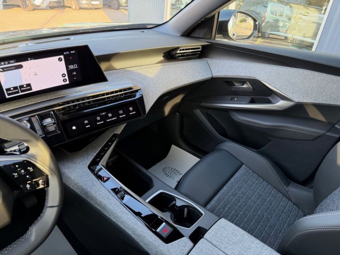 Peugeot 5008, Peugeot 5008 ALLURE Hybrid 145 e-DCS6 5míst, barva modrá