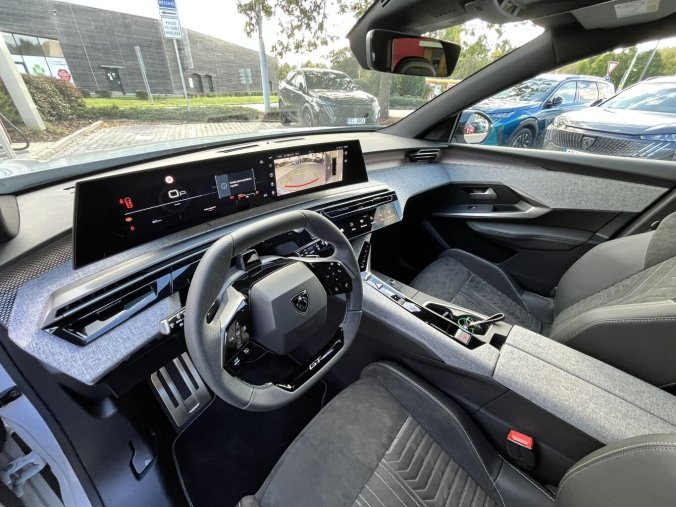 Peugeot 5008, Peugeot 5008 GT Hybrid 145 e-DCS6, barva bílá