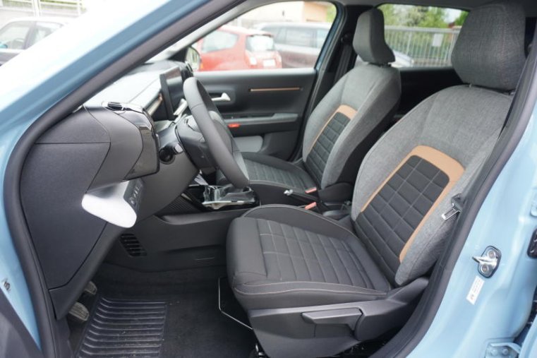 Citroën C3 Aircross, PLUS Turbo 100 MAN6, barva modrá