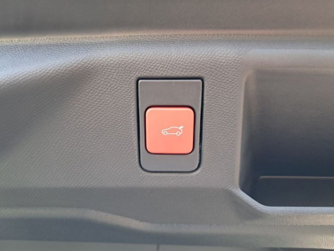 Peugeot 5008, Peugeot 5008 GT Hybrid 136 e-DCS6, barva bílá