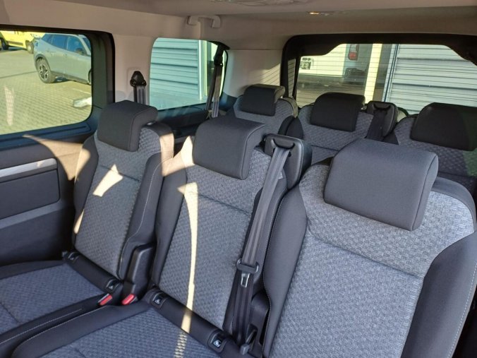 Peugeot Traveller, Peugeot Traveller Active L2 2.2 BlueHDi 150 MAN, barva zelená