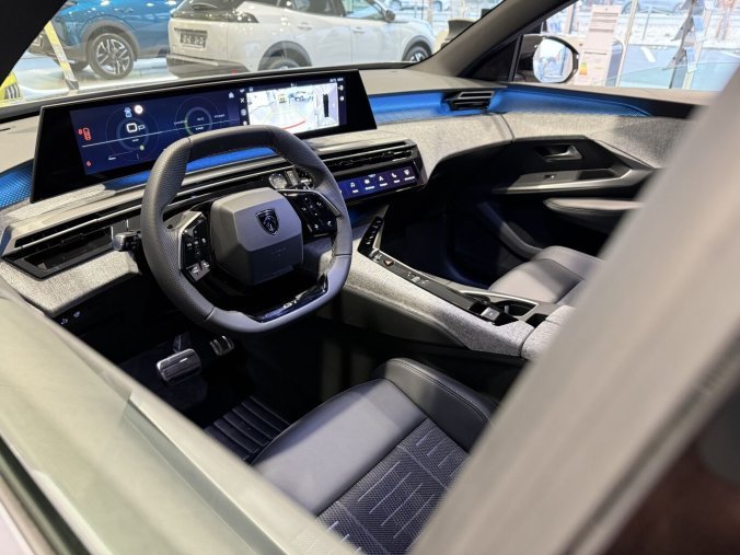 Peugeot 5008, Peugeot 5008 GT Hybrid 145k, Automat, barva šedá