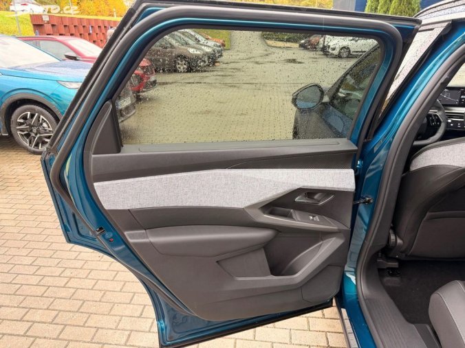 Peugeot 5008, Peugeot 5008 ALLURE Hybrid 145 e-DCS6, barva modrá