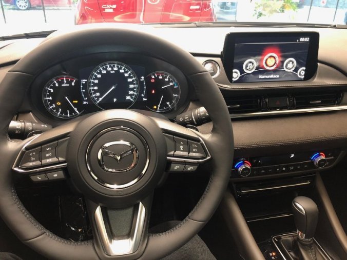 Mazda 6, 2.5i 194k AT, barva červená