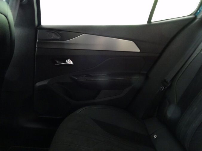 Peugeot 408, Peugeot 408 GT Hybrid 136 e-DCS6, barva modrá