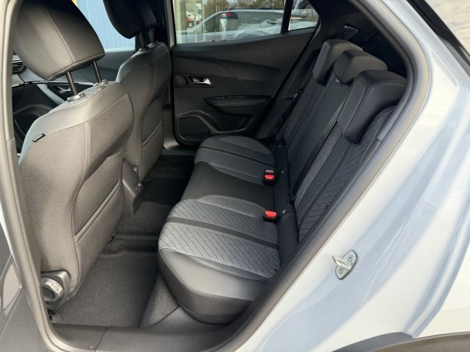 Peugeot 2008, Peugeot 2008 ALLURE PureTech 100k MAN6, barva bílá