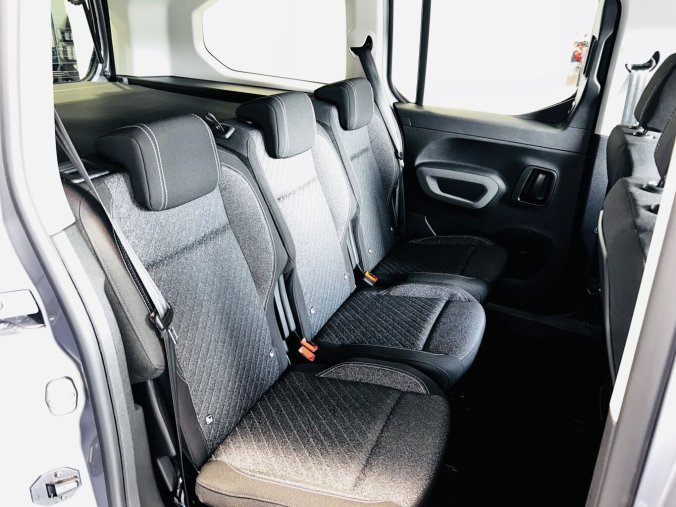 Peugeot Rifter, Peugeot Rifter LONG ALLURE BlueHDi 130 S&S MAN6, barva šedá