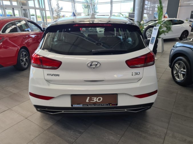 Hyundai i30, 1,0 T-GDI 88 kW MT, barva bílá