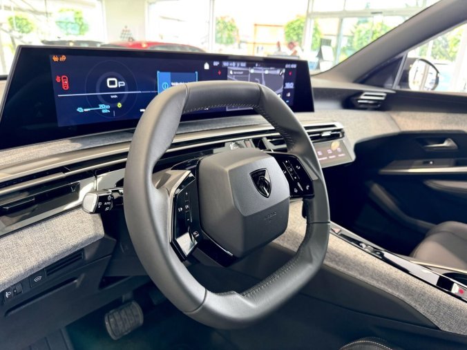 Peugeot 3008, Peugeot 3008 Elektromobil, e-dojezd 520km, barva modrá