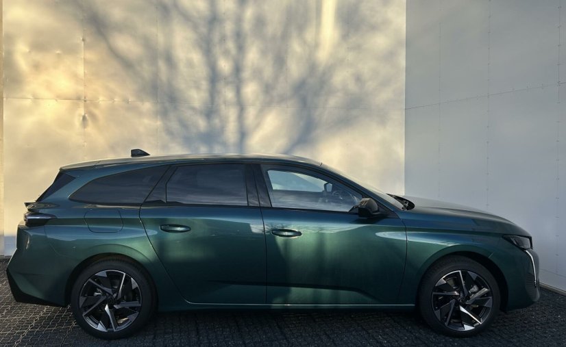 Peugeot 308, Peugeot 308 SW ALLURE Hybrid 145k e-DCS6, barva modrá