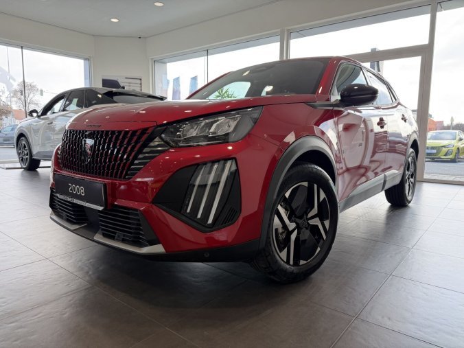 Peugeot 2008, Peugeot 2008 Allure Turbo 100 koní, barva červená